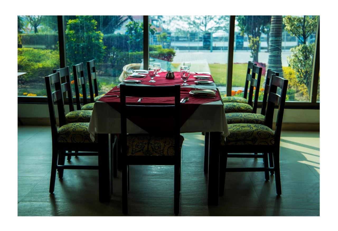 Hotel Akbars Kinara Sialkot Buitenkant foto