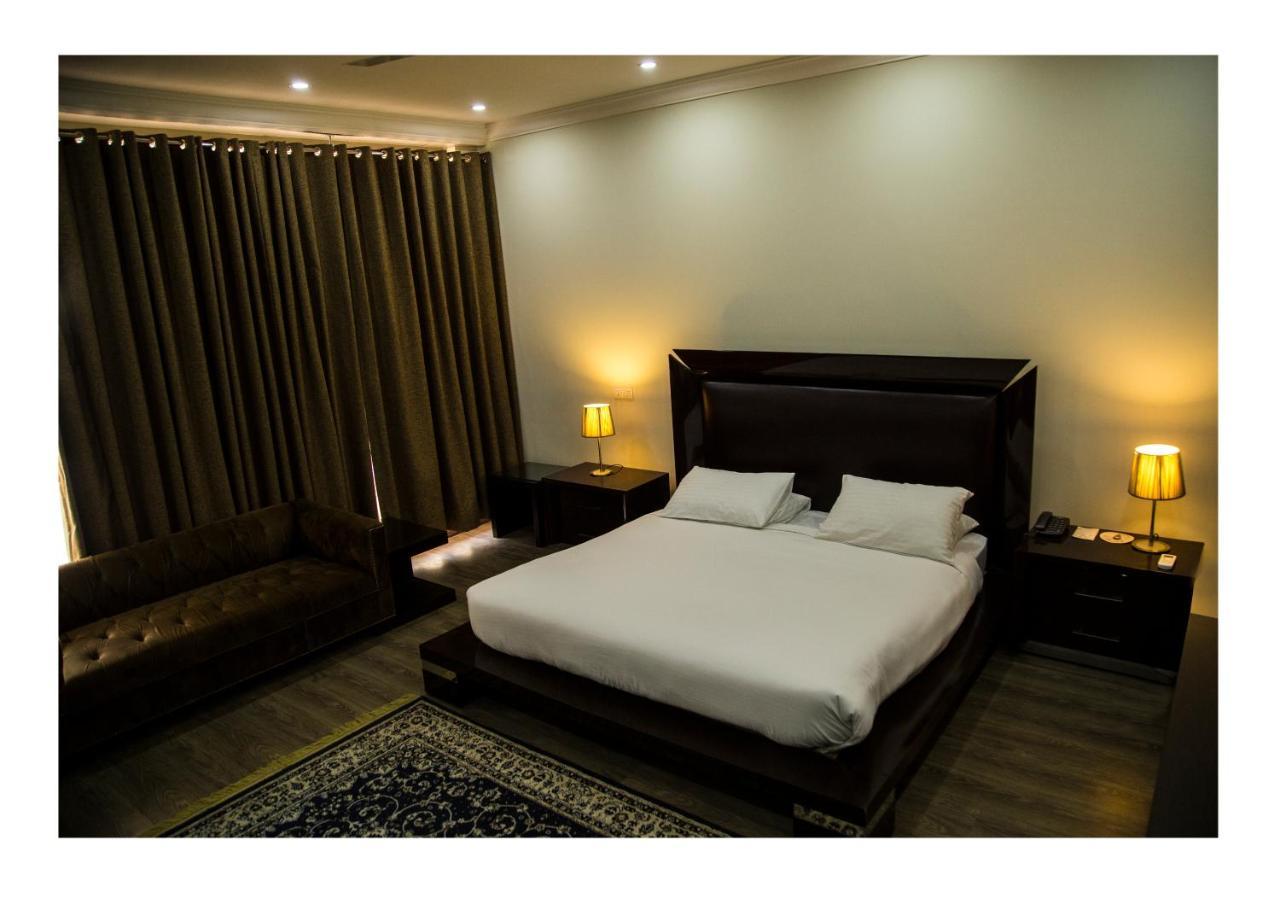 Hotel Akbars Kinara Sialkot Buitenkant foto